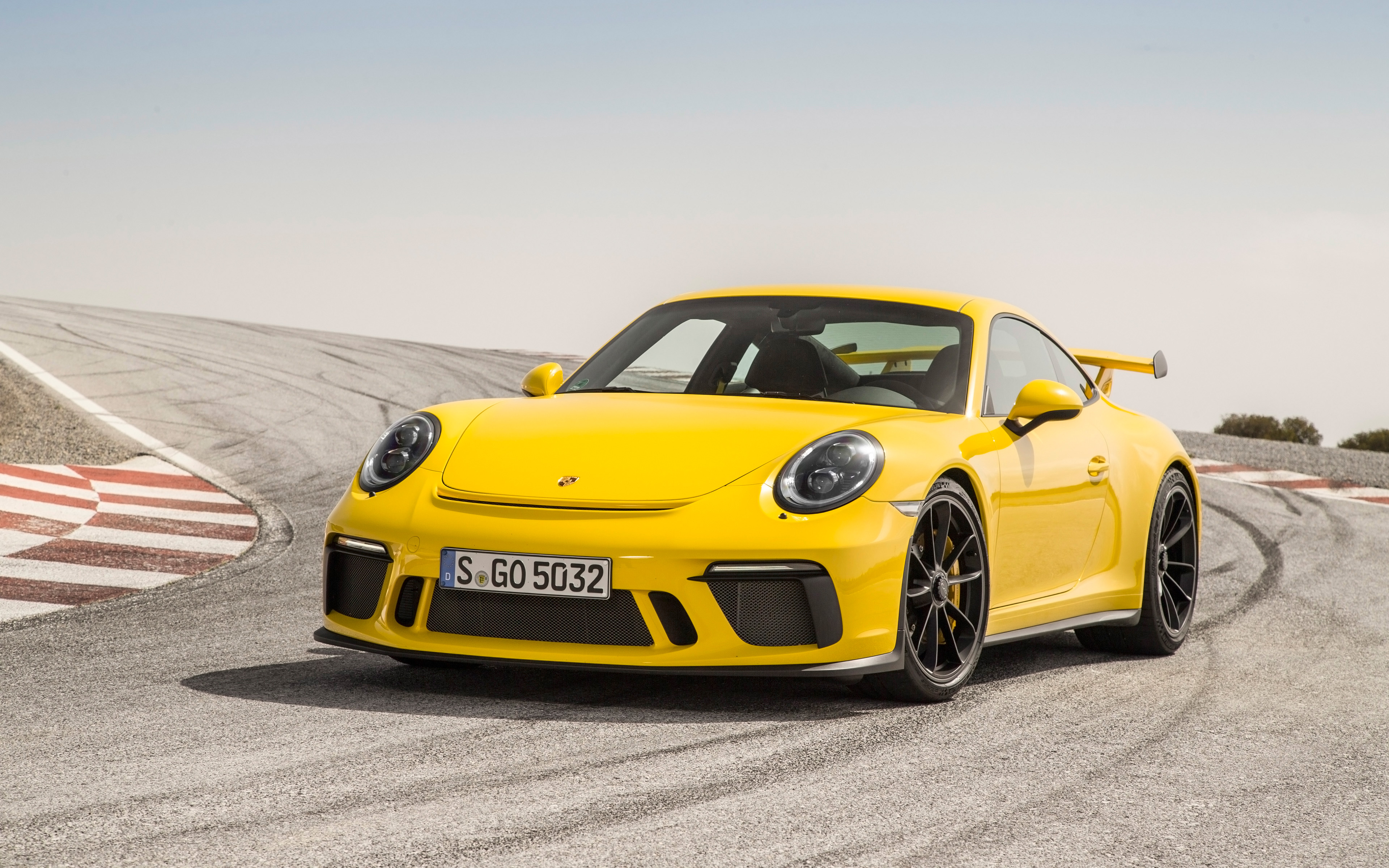 2018 Porsche 911 GT3 Racing Yellow670654560